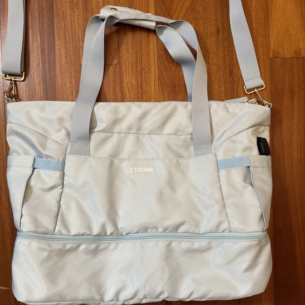 ETRONIK Large Pale Blue Nylon Gym Bag with Removable Strap